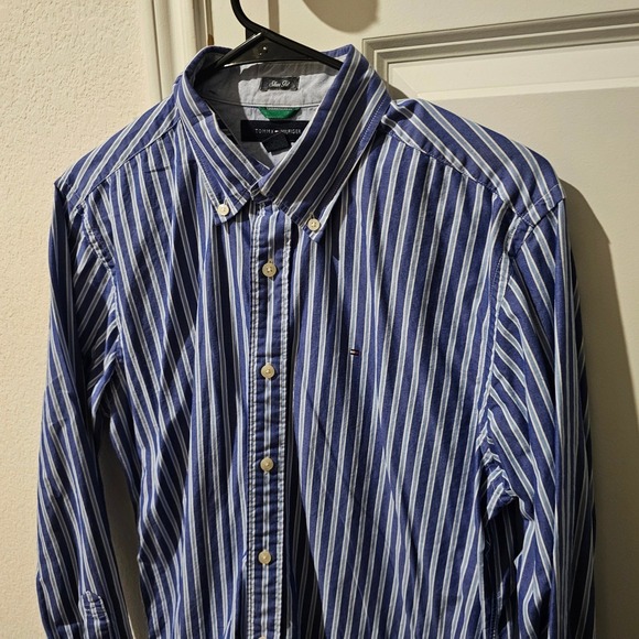 Tommy Hilfiger Men's Slim Fit Blue White Striped Button Down Dress Shirt Size M - Picture 2 of 5